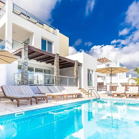 Siena Villa Coral Bay